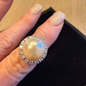 Elegant Pearl and Crystal Ring- blue dot is only from light